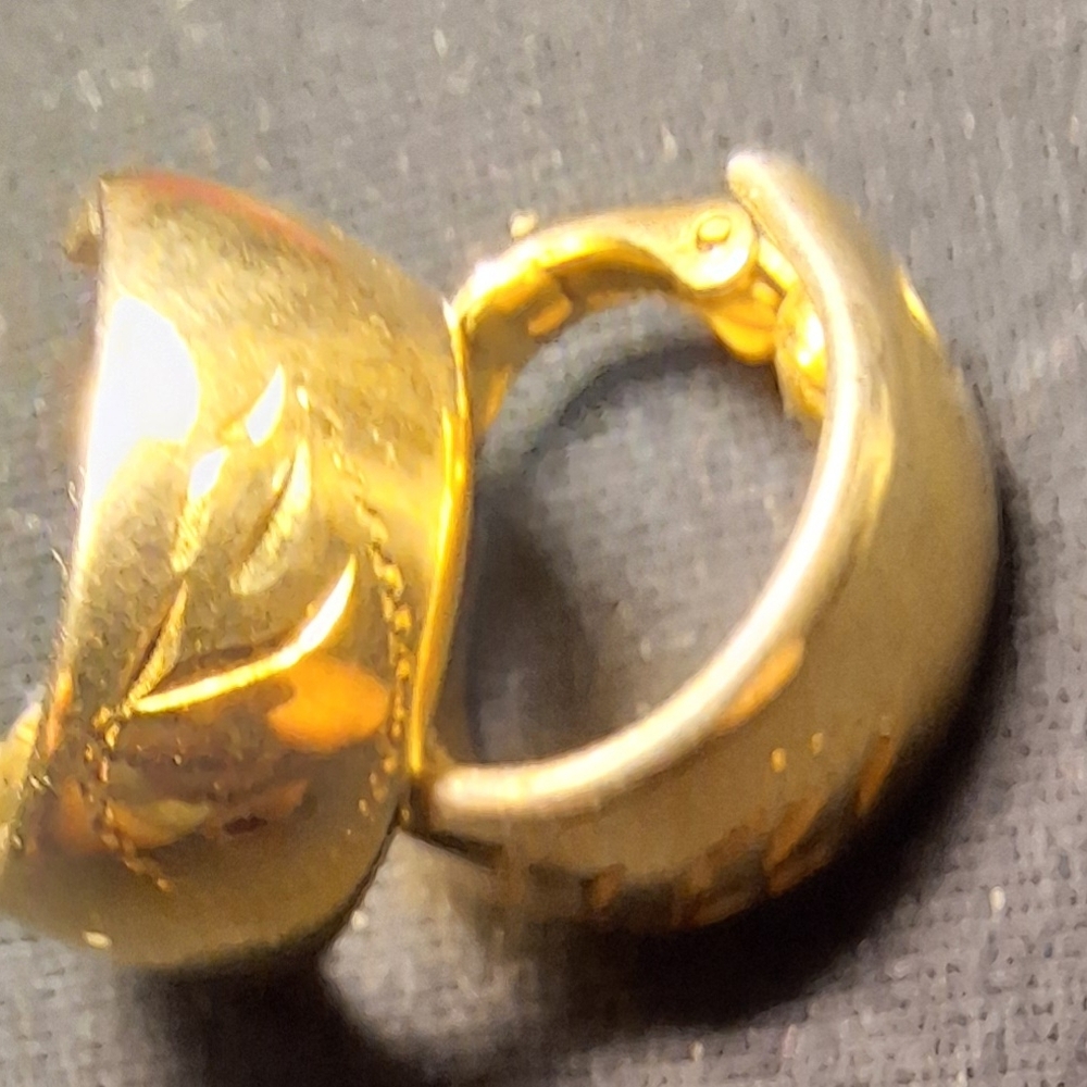Gold Leaf Design Hoop Earrings